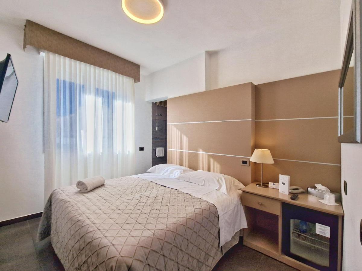 Hotel Tiffany Marina di Massa Εξωτερικό φωτογραφία