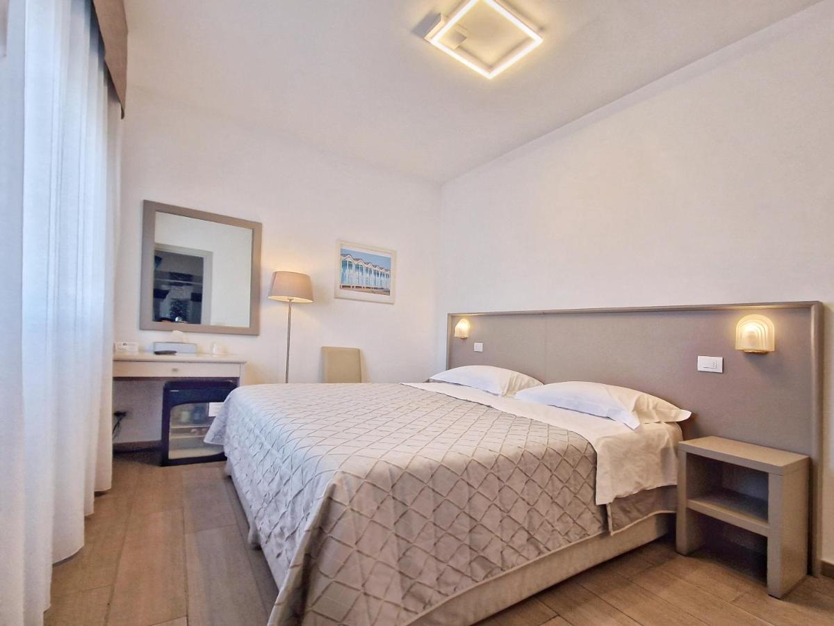 Hotel Tiffany Marina di Massa Εξωτερικό φωτογραφία