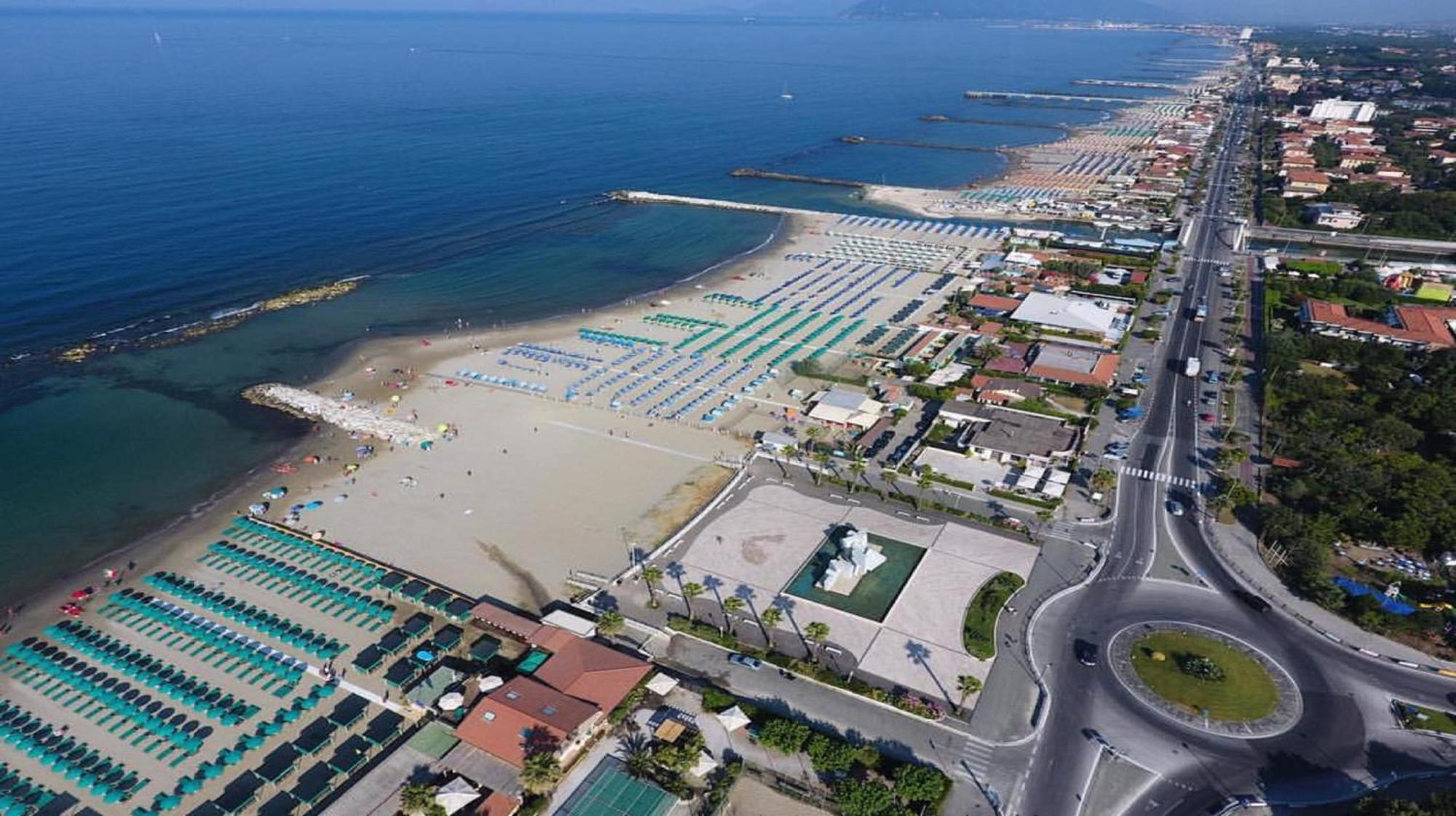 Hotel Tiffany Marina di Massa Εξωτερικό φωτογραφία
