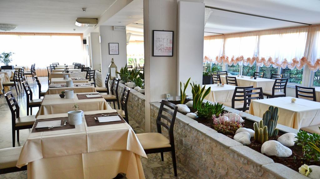 Hotel Tiffany Marina di Massa Εξωτερικό φωτογραφία