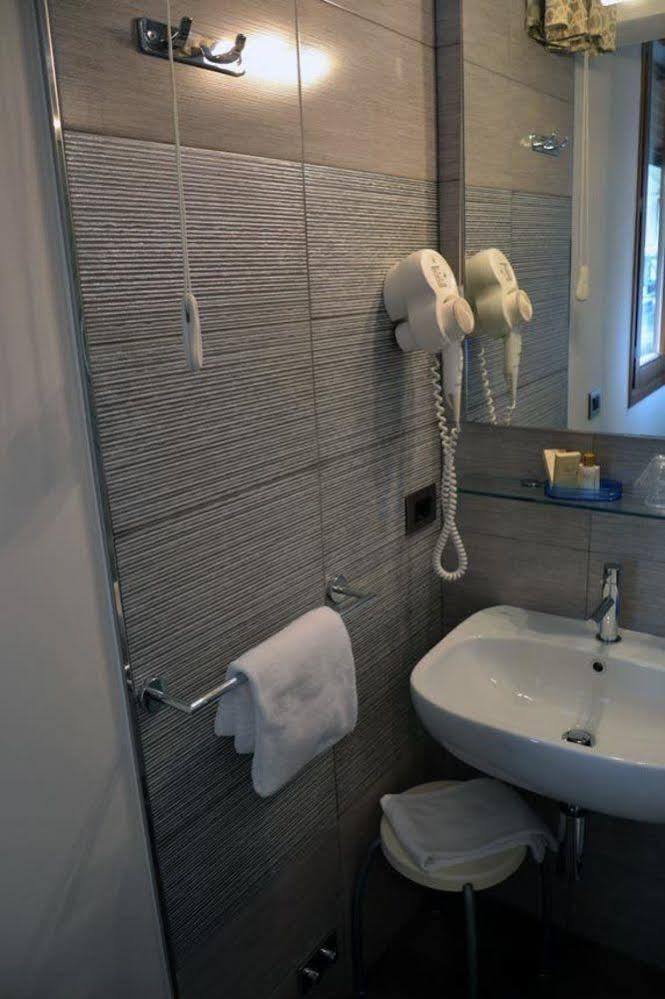 Hotel Tiffany Marina di Massa Εξωτερικό φωτογραφία