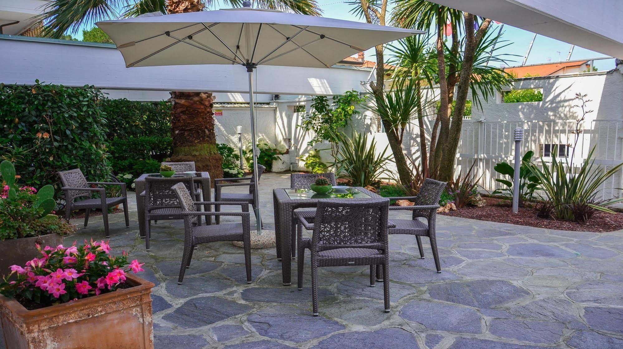 Hotel Tiffany Marina di Massa Εξωτερικό φωτογραφία