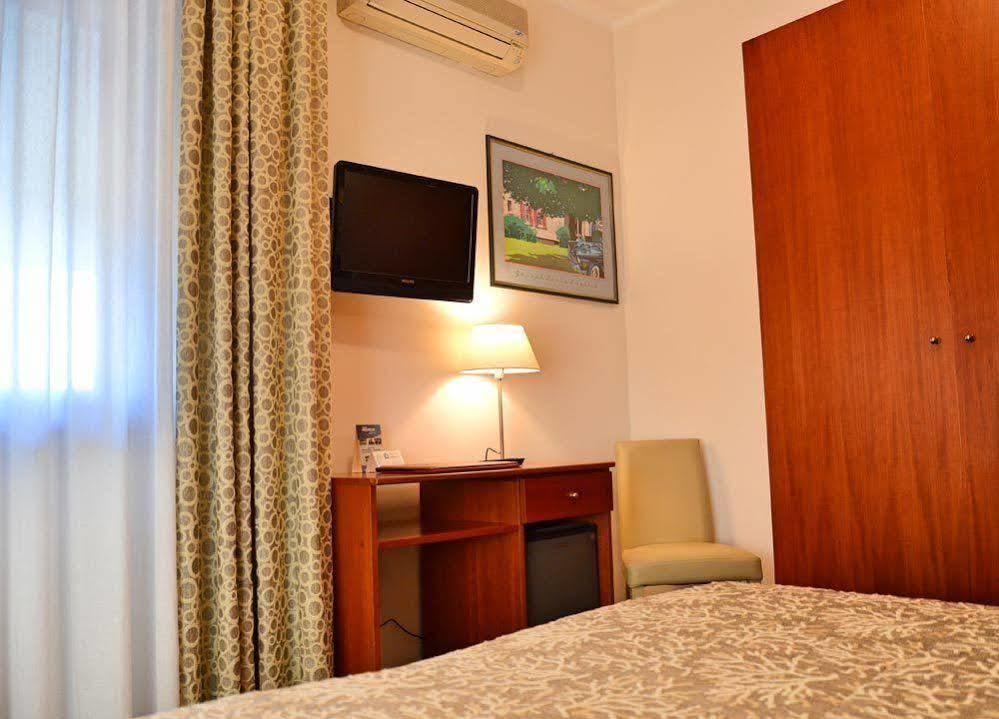 Hotel Tiffany Marina di Massa Εξωτερικό φωτογραφία