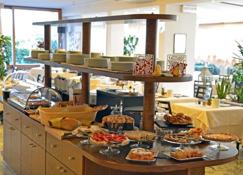 Hotel Tiffany Marina di Massa Εξωτερικό φωτογραφία