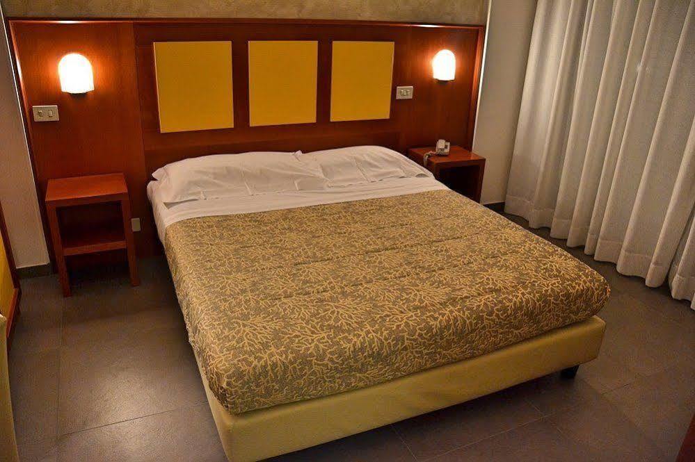 Hotel Tiffany Marina di Massa Εξωτερικό φωτογραφία