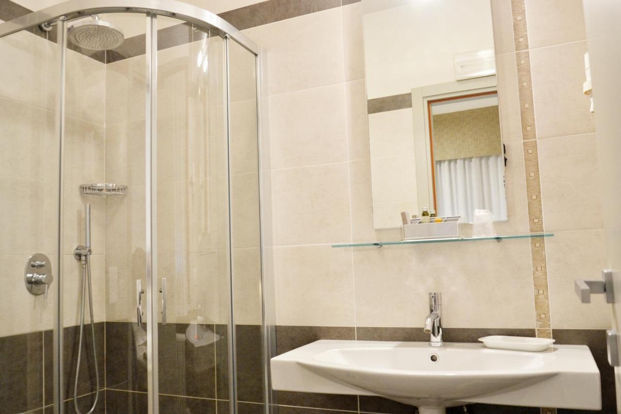 Hotel Tiffany Marina di Massa Εξωτερικό φωτογραφία