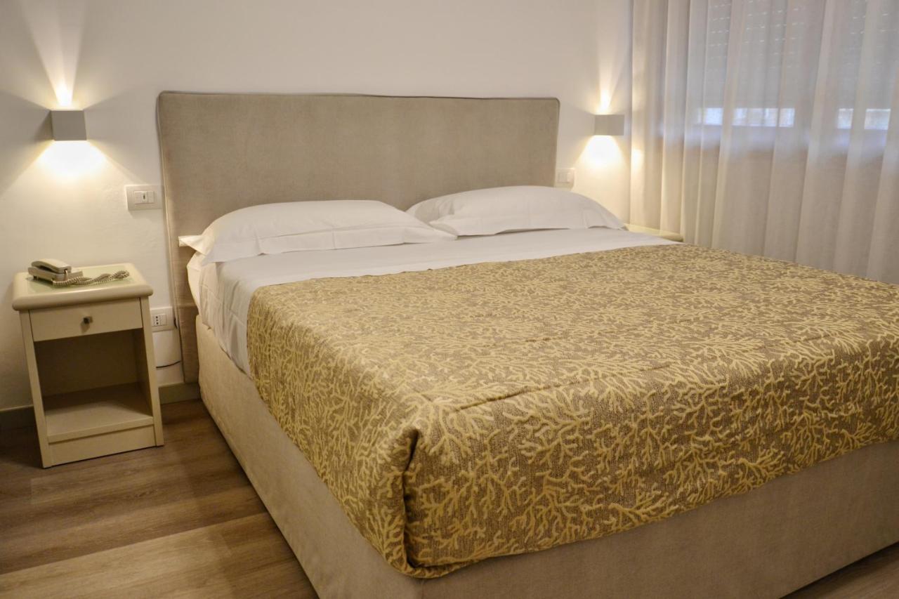 Hotel Tiffany Marina di Massa Εξωτερικό φωτογραφία