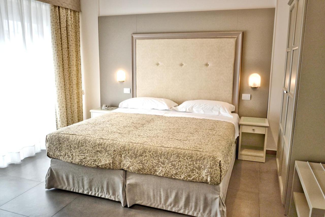 Hotel Tiffany Marina di Massa Εξωτερικό φωτογραφία