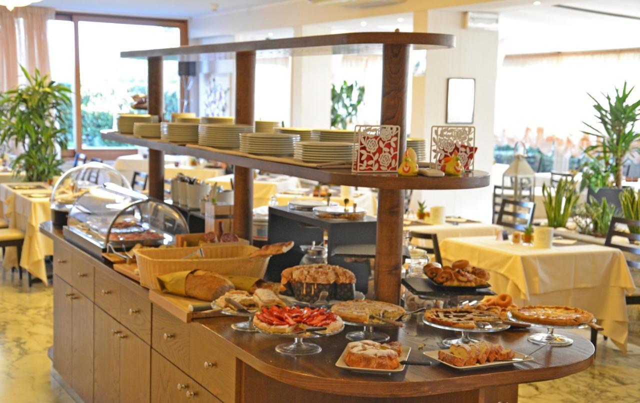 Hotel Tiffany Marina di Massa Εξωτερικό φωτογραφία