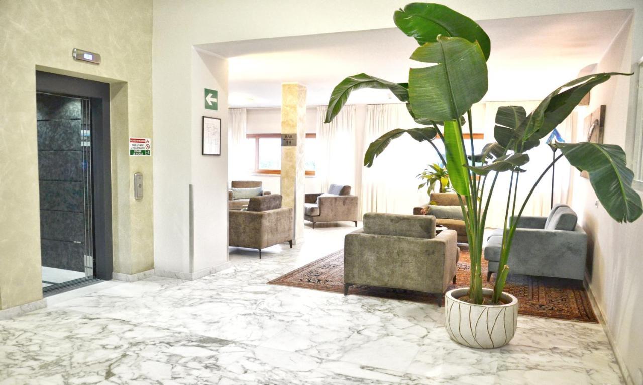 Hotel Tiffany Marina di Massa Εξωτερικό φωτογραφία