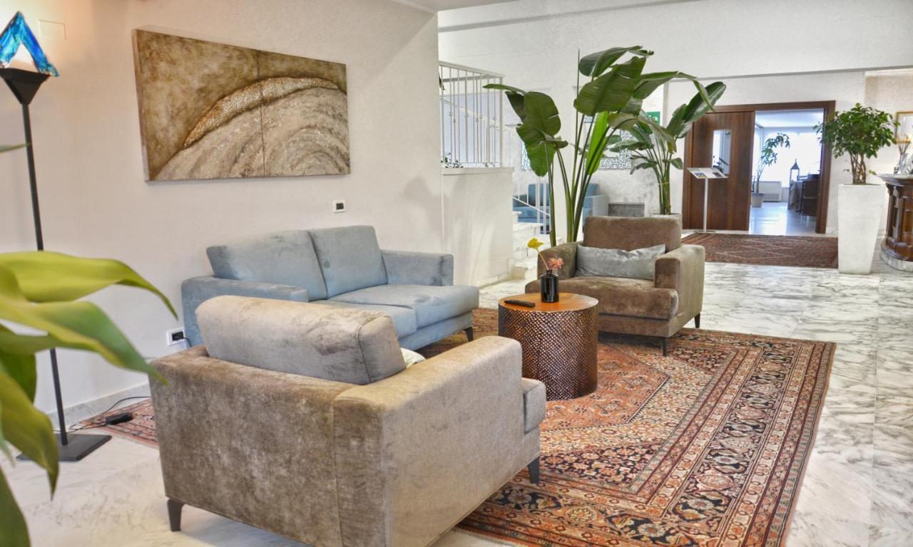Hotel Tiffany Marina di Massa Εξωτερικό φωτογραφία