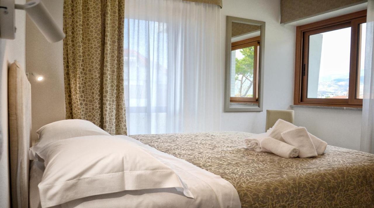 Hotel Tiffany Marina di Massa Εξωτερικό φωτογραφία