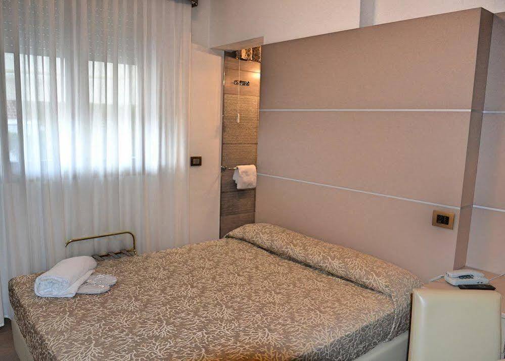 Hotel Tiffany Marina di Massa Εξωτερικό φωτογραφία